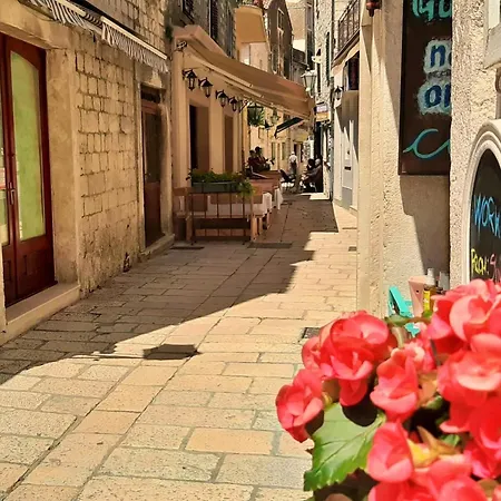 Apartment Town Center With Balcony *