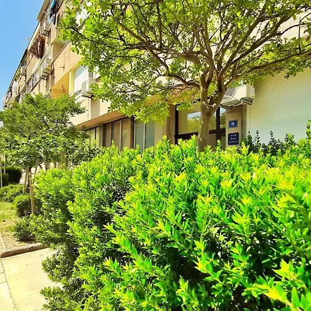 Apartment Town Center With Balcony