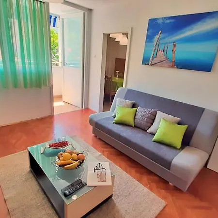 Town Center With Balcony Apartment Omis