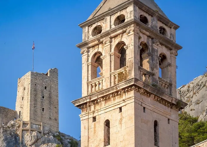 Apartment Town Center With Balcony