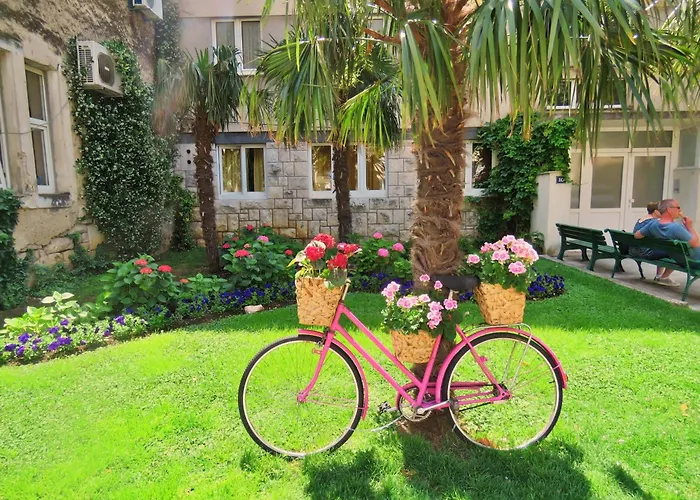 Town Center With Balcony *