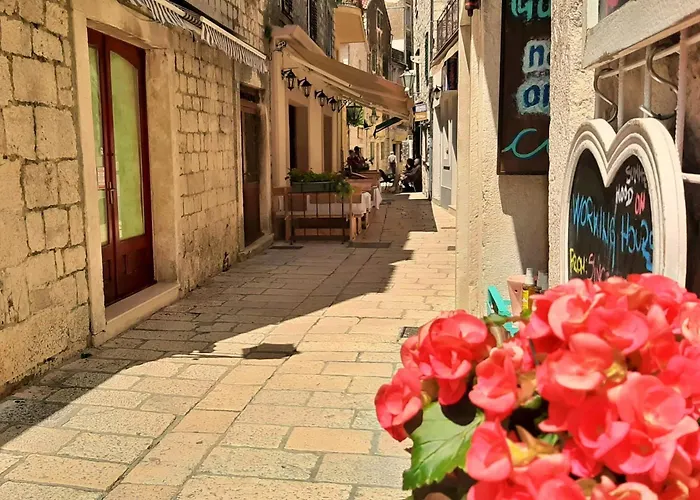 Apartment Town Center With Balcony *