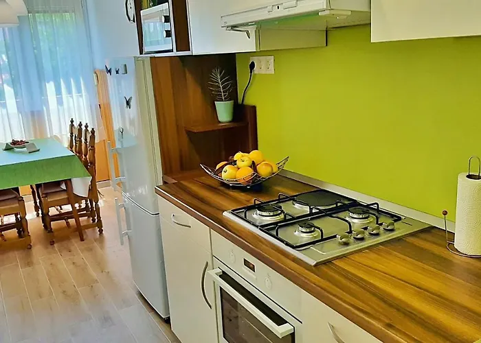 Apartment Town Center With Balcony