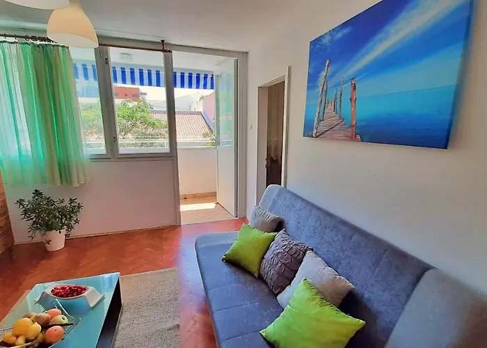 Town Center With Balcony Apartment *