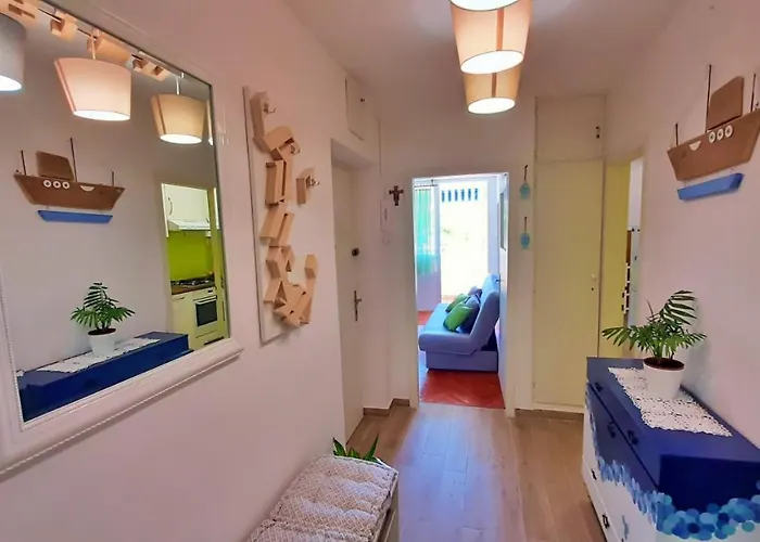 Apartment Town Center With Balcony *