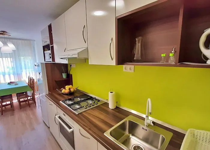 Apartment Town Center With Balcony *