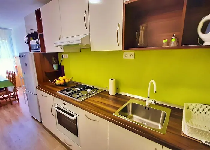 Apartment Town Center With Balcony