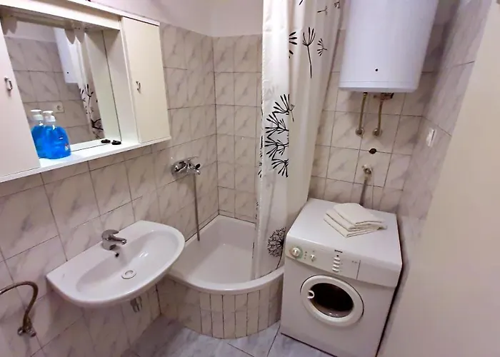 Apartment Town Center With Balcony *